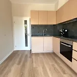 Centre Zara For 6 Guests On Main Street *