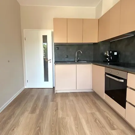 Centre Zara For 6 Guests On Main Street *